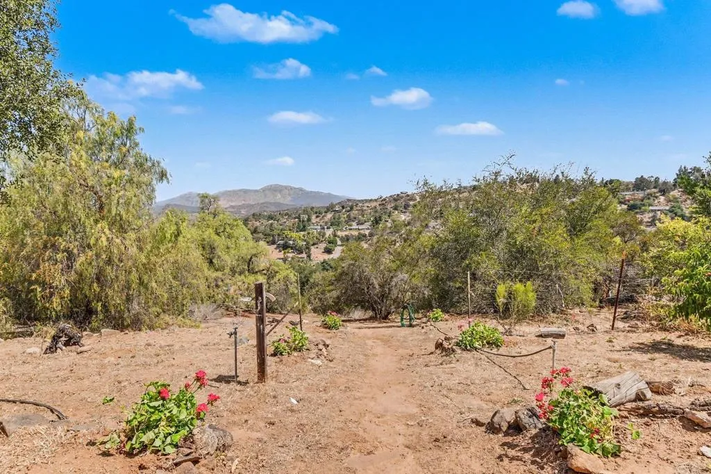 https://cdn.realtyfeed.com/cdn/127/306752381/bef0db8878d4d6f1889e17c8f95a9b7b.webp