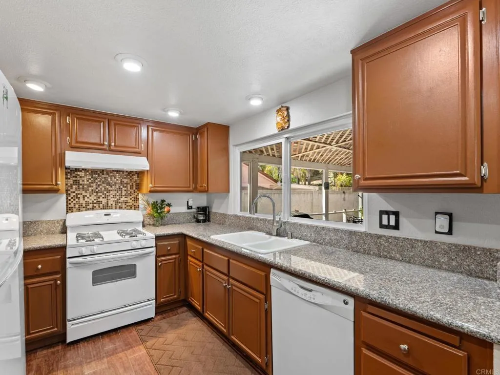 https://cdn.realtyfeed.com/cdn/127/306752404/8f4536e4e03c4c029bb1e011b82006ac.webp