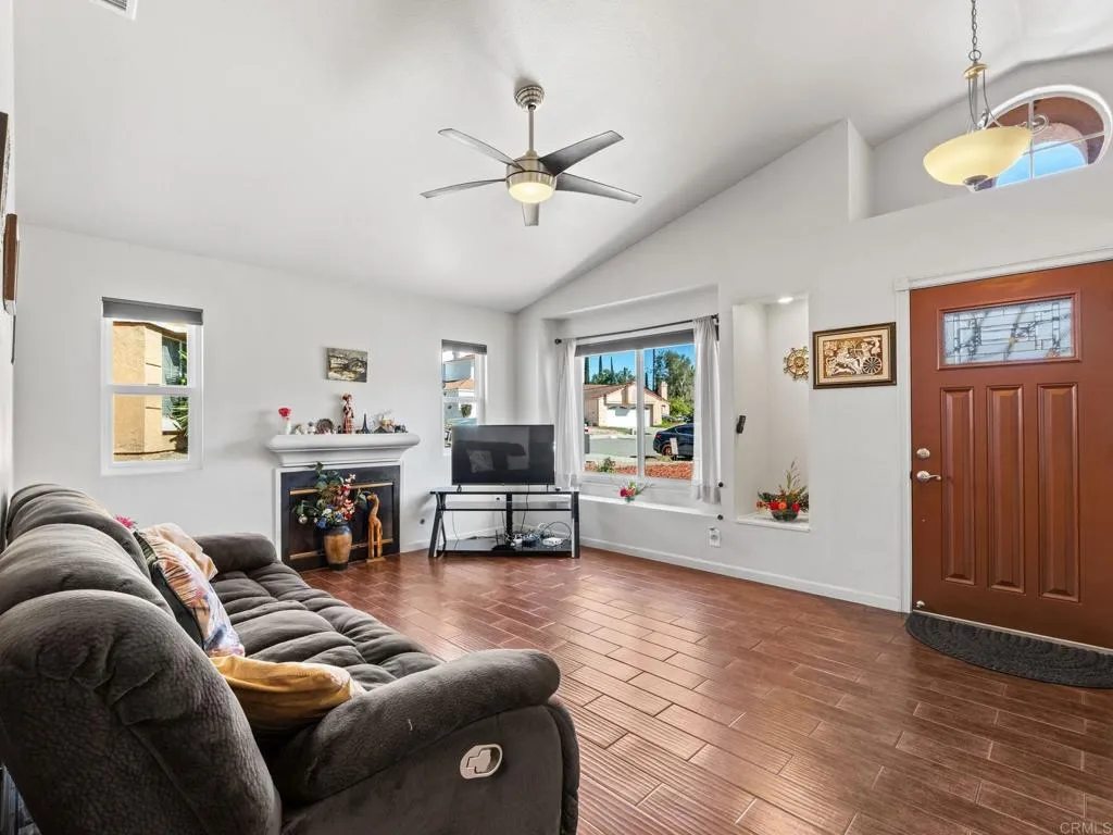 https://cdn.realtyfeed.com/cdn/127/306752404/94cb1bdccc2c5dfc9a9d828dbf0909c6.webp