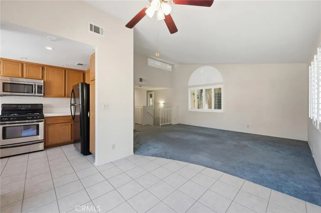 25238 Steinbeck Avenue Unit E, Stevenson Ranch, CA 91381 - Photo 4 of 25, Stevenson Ranch, CA