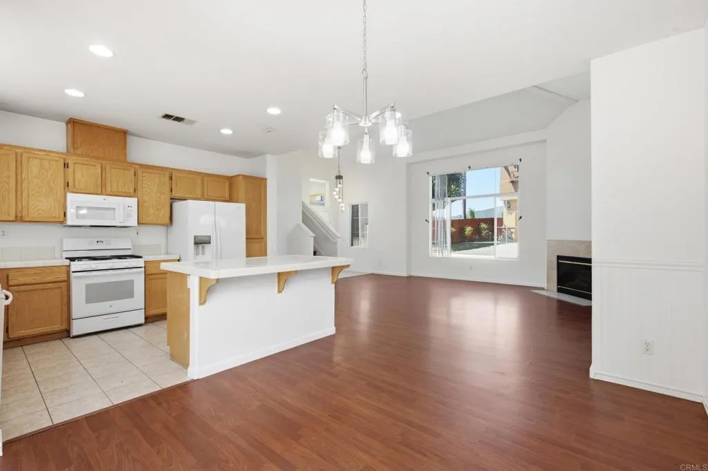 https://cdn.realtyfeed.com/cdn/127/306752448/6c4da690fc299e562101dded938935d0.webp