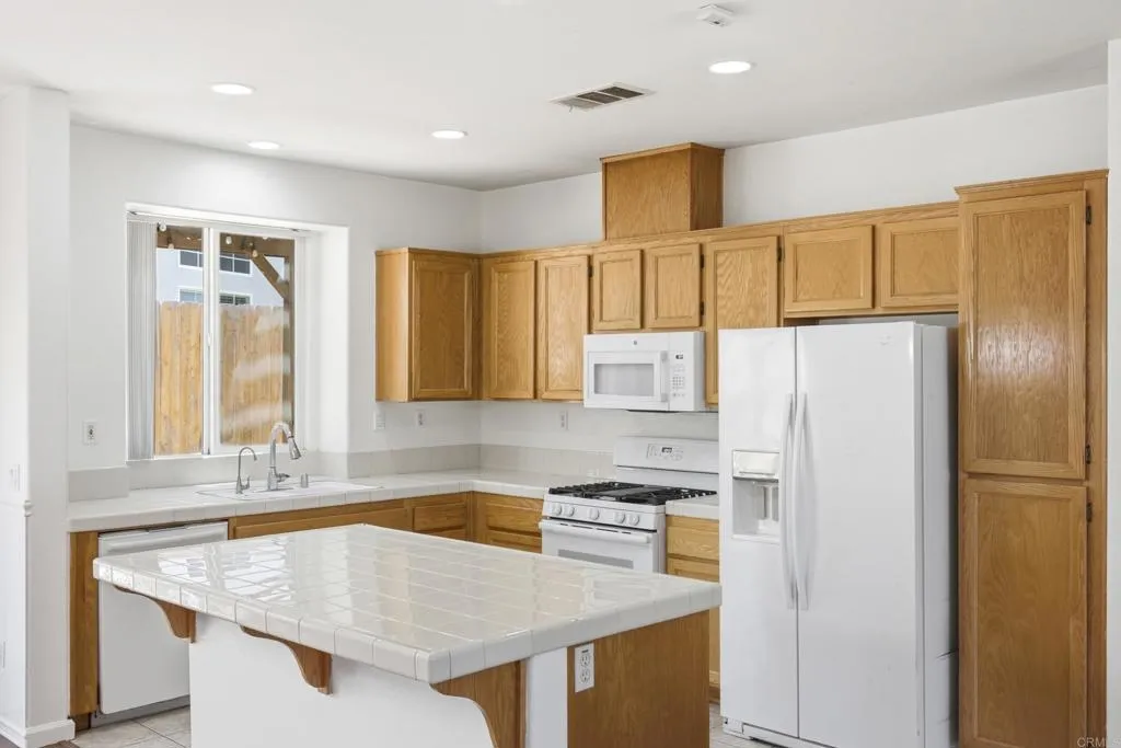 https://cdn.realtyfeed.com/cdn/127/306752448/9ed8cfbf2ca34fb6661f067d3ba8e658.webp