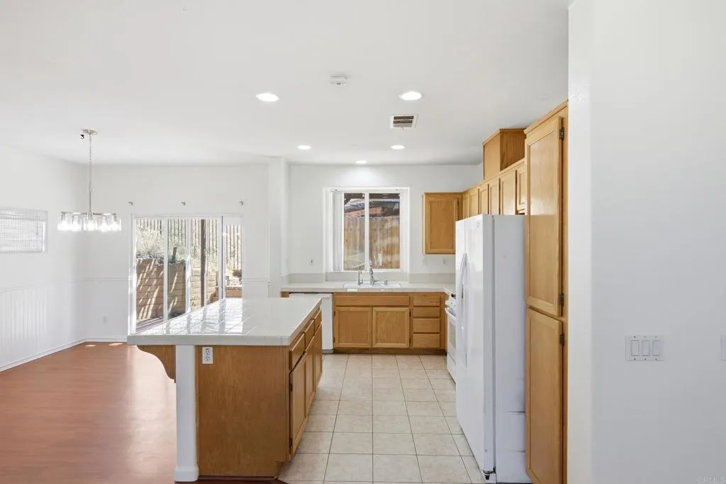 https://cdn.realtyfeed.com/cdn/127/306752448/f49140cdf165ca8a70586740e570826b.webp