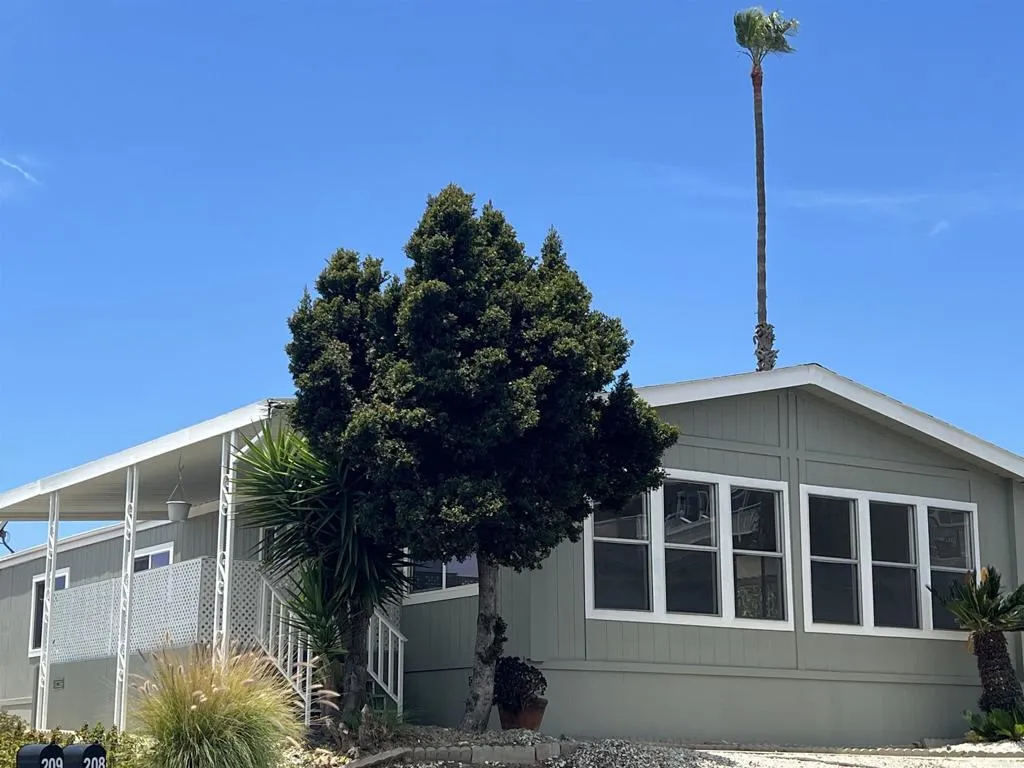 https://cdn.realtyfeed.com/cdn/127/306752463/00f5ba05b059c7fbc329ae99fc7b7f45.webp