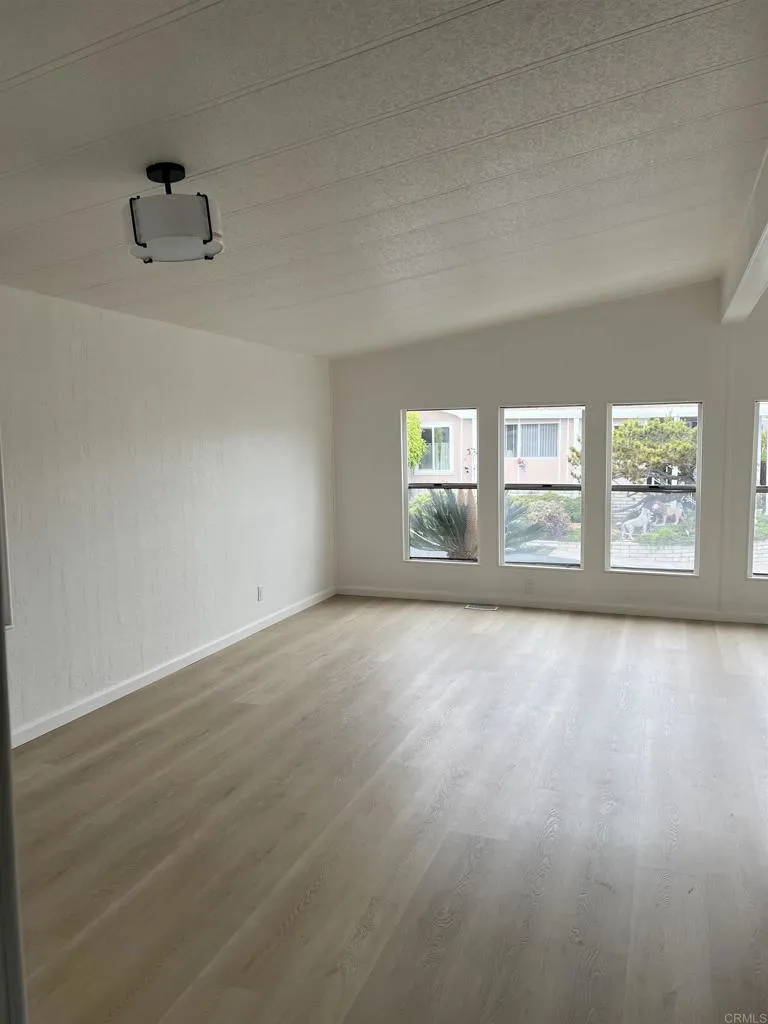 https://cdn.realtyfeed.com/cdn/127/306752463/4c9eae60f12daec4ebebe06618ddd2a5.webp
