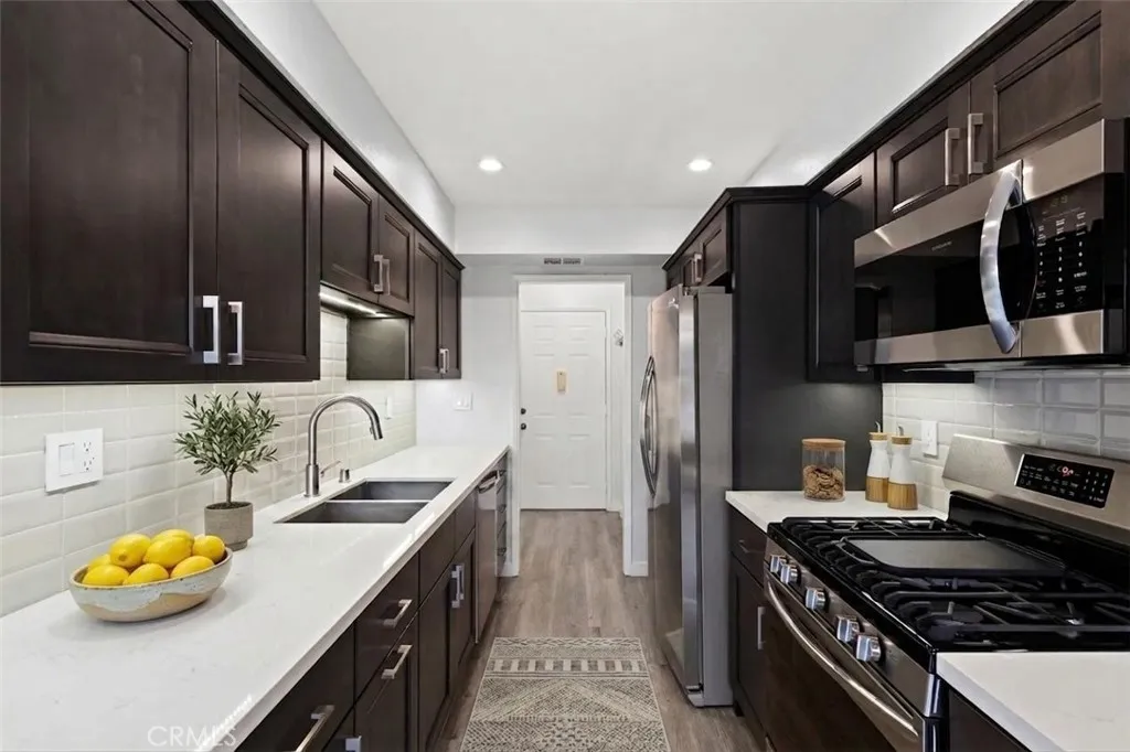 4536 Colbath Avenue Unit 101, Sherman Oaks, CA 91423 - Photo 2 of 25, Sherman Oaks, CA