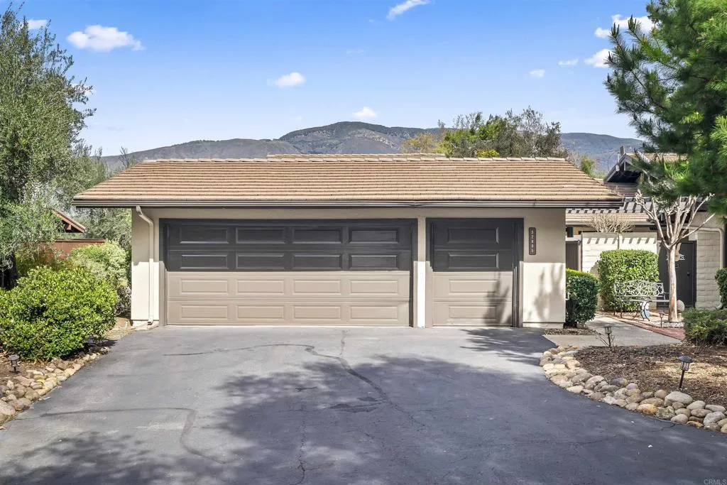 https://cdn.realtyfeed.com/cdn/127/306752495/61379a65bfacce130bb489074869d311.webp