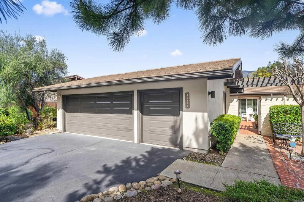 https://cdn.realtyfeed.com/cdn/127/306752495/d1cb18d32d989cbda5be117a81fba54c.webp