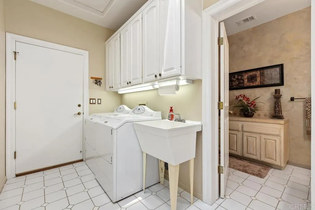 https://cdn.realtyfeed.com/cdn/127/306752524/0b49ff8a05cf0eba37f20cc1ed57c6bf.webp
