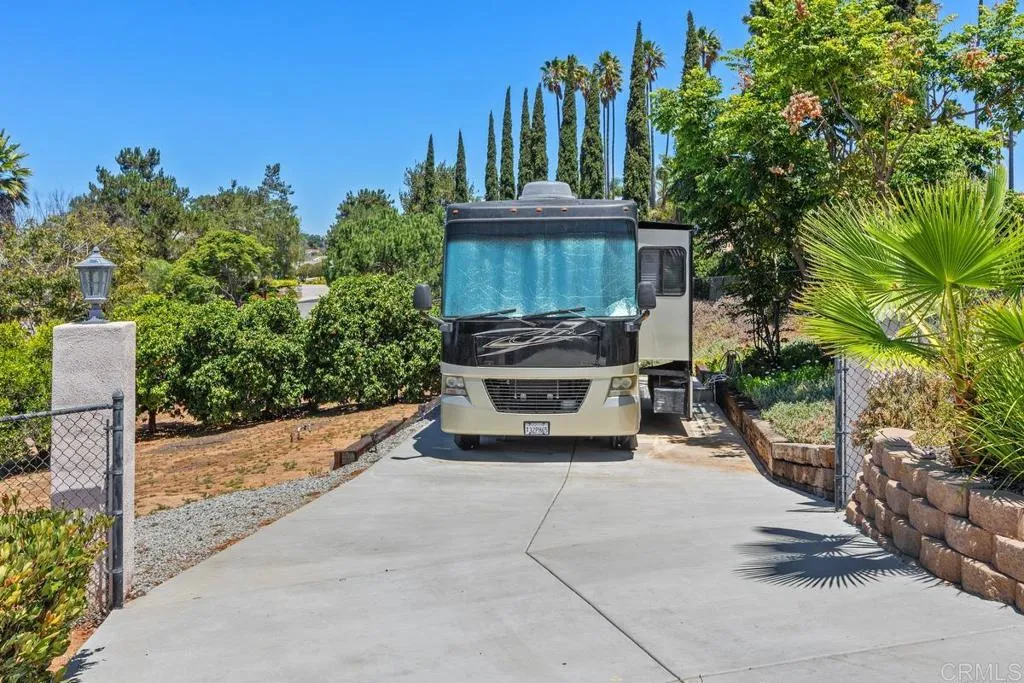 https://cdn.realtyfeed.com/cdn/127/306752524/59e6c6392757821f60255948f1dc34d0.webp
