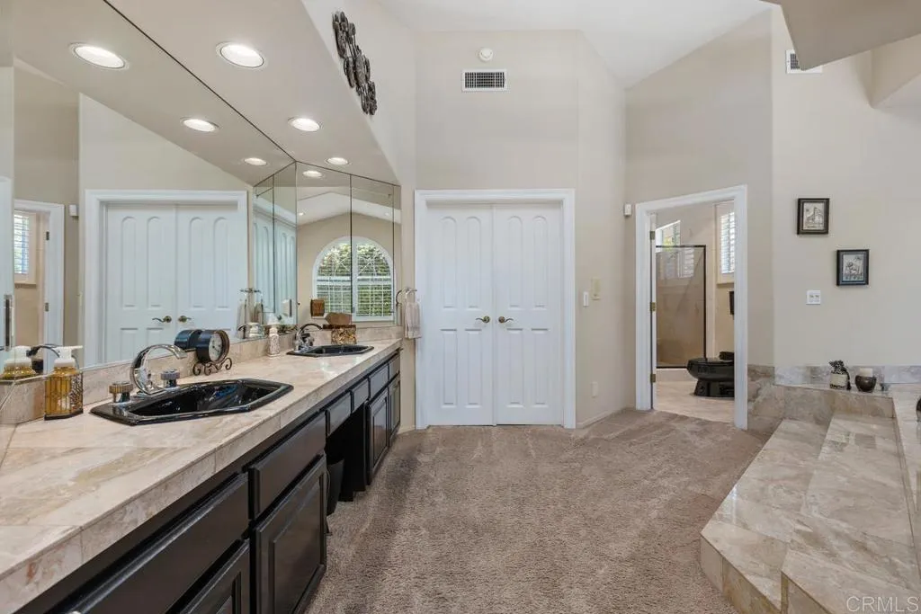 https://cdn.realtyfeed.com/cdn/127/306752524/8b75c044149cb8fcfb7dc3df54d3bbc8.webp