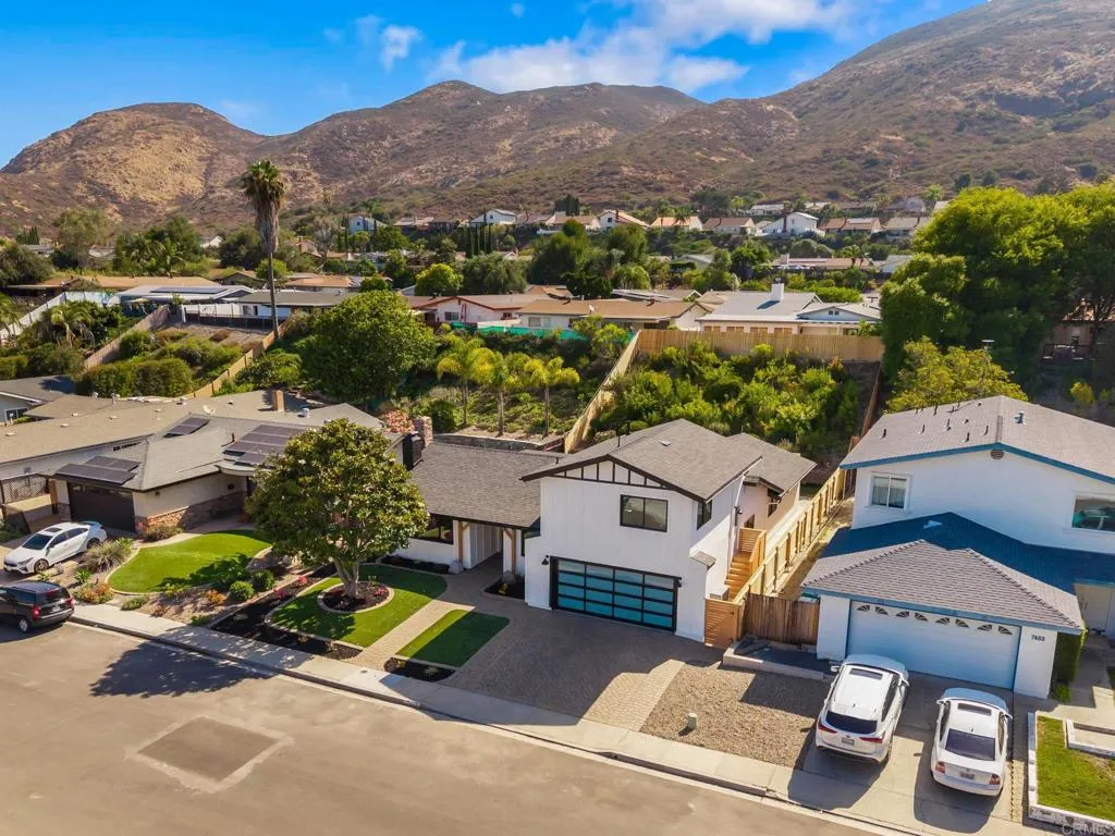 https://cdn.realtyfeed.com/cdn/127/306752527/bde97b0d382f3cae6badb966e19eb7e8.webp