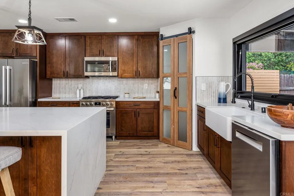 https://cdn.realtyfeed.com/cdn/127/306752527/e6aac9e2567468daa63ae052d8eeb4d4.webp