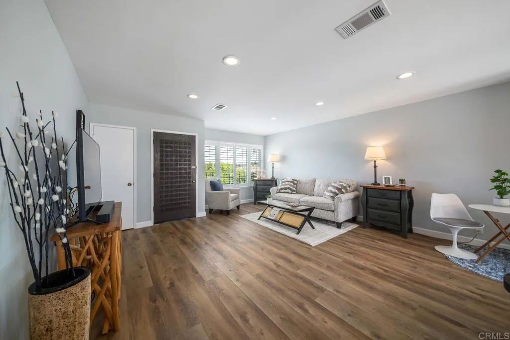 https://cdn.realtyfeed.com/cdn/127/306752543/578347cf70ac4bf5012202825a80042e.webp