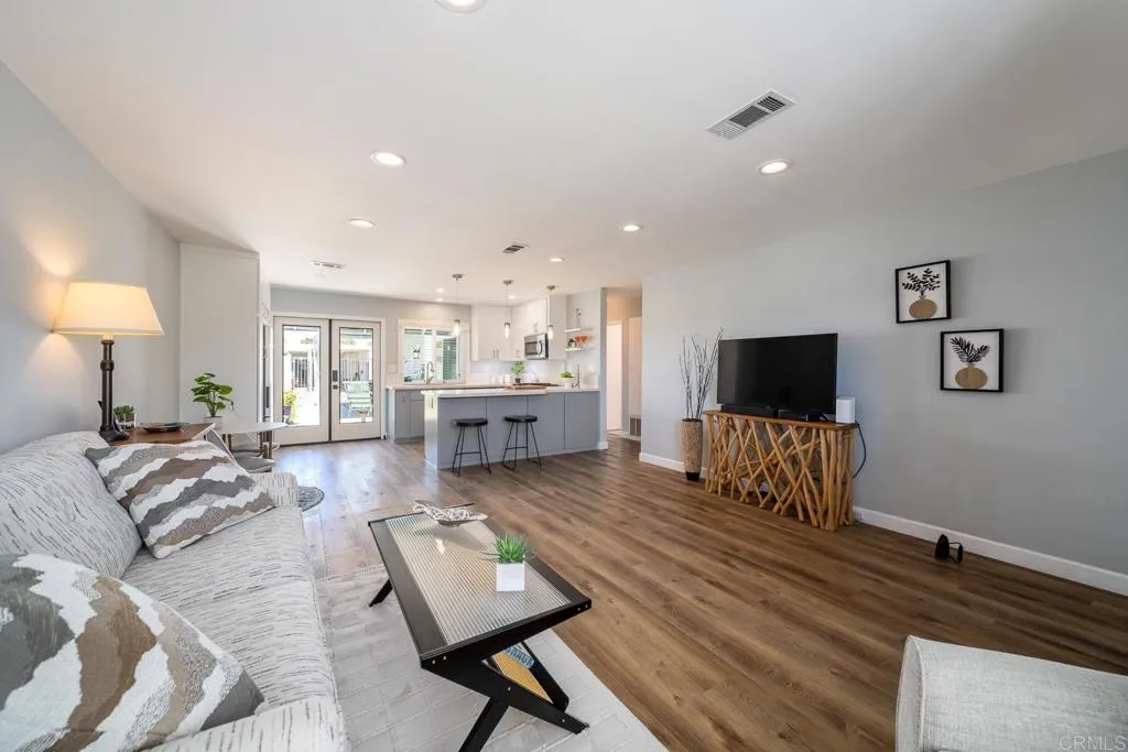 https://cdn.realtyfeed.com/cdn/127/306752543/997eb466757024121a6337e97ba1549d.webp