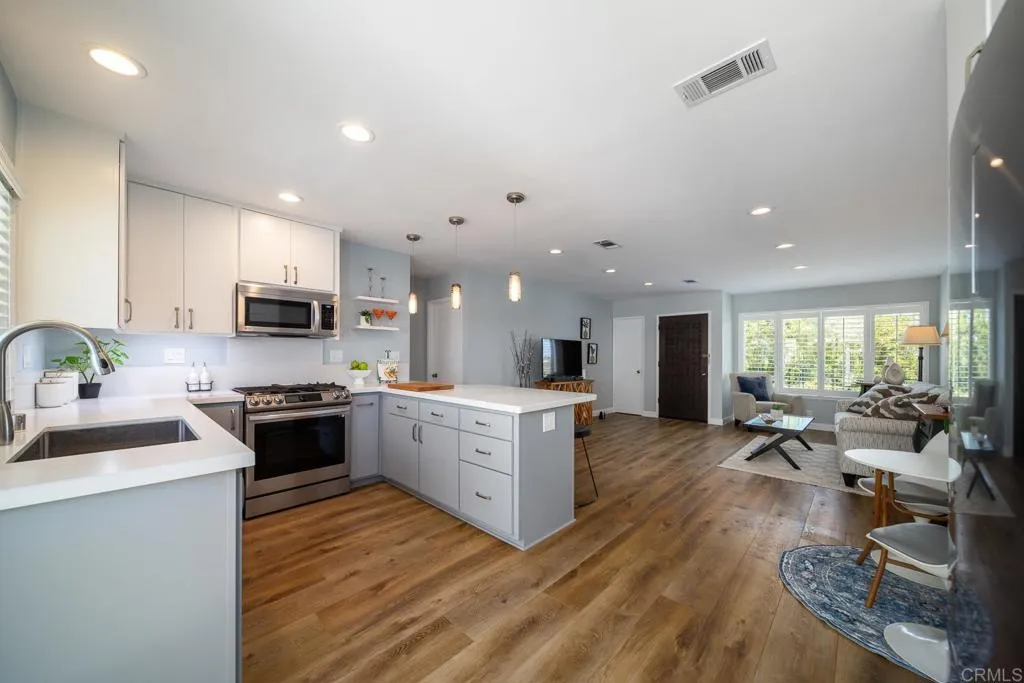 https://cdn.realtyfeed.com/cdn/127/306752543/e1158abc4ee47fe64c2016c078f06dfb.webp