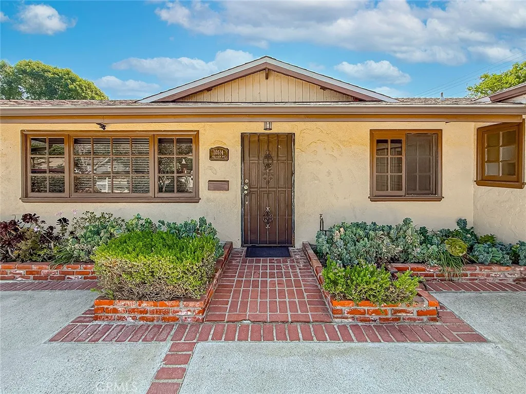 10514 Hillview Avenue, Chatsworth, CA 91311 - Photo 5 of 48, Chatsworth, CA