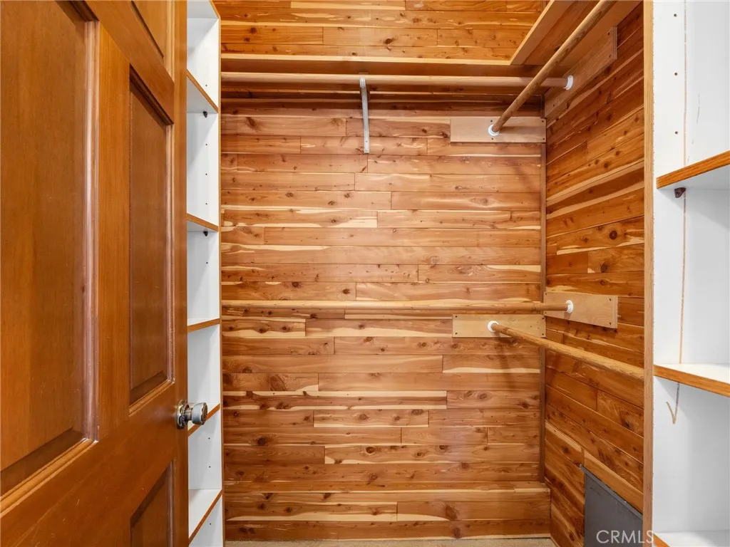 https://cdn.realtyfeed.com/cdn/127/306752550/60a5a2caf3b5ad63a1ebb1be4aca17ef.webp