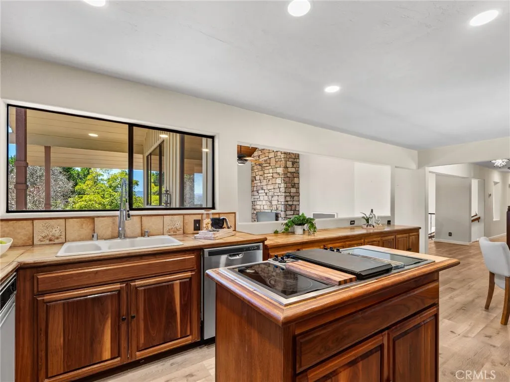 https://cdn.realtyfeed.com/cdn/127/306752550/6c638293503683c4c9177cc254056b69.webp
