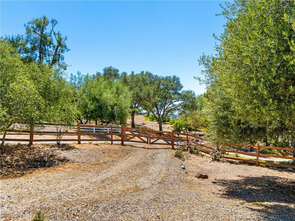 https://cdn.realtyfeed.com/cdn/127/306752550/c52e654d8d1e8f040a82c9697779d5b9.webp