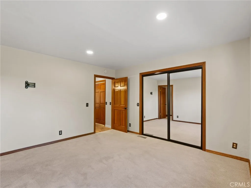 https://cdn.realtyfeed.com/cdn/127/306752550/ccc713fcb0aab2d51ee7b0a5f37cd85d.webp
