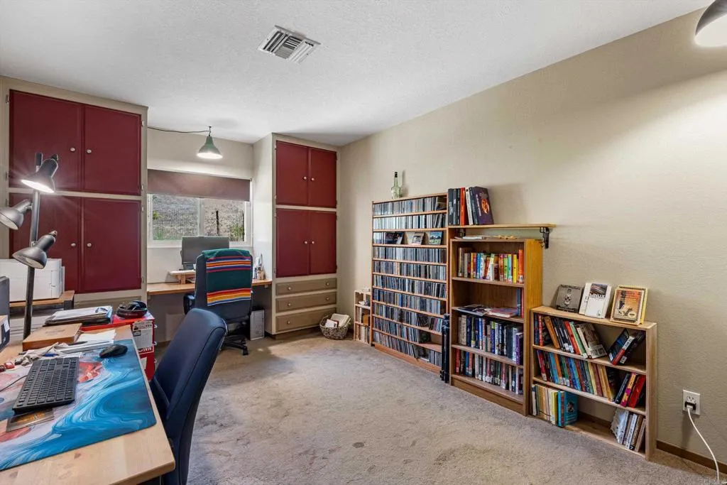 https://cdn.realtyfeed.com/cdn/127/306752566/0dd7a1958a706c05701a5740fe059e35.webp