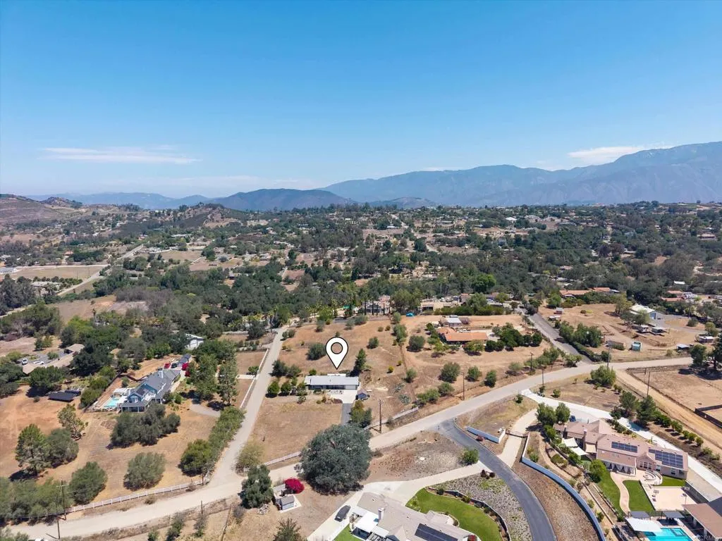 https://cdn.realtyfeed.com/cdn/127/306752566/0fc0cf82fc82a52eda90f5e22003cc89.webp