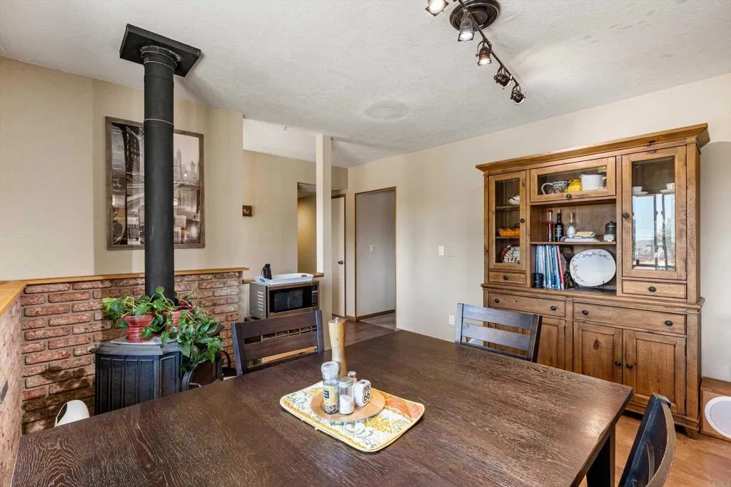https://cdn.realtyfeed.com/cdn/127/306752566/34131d206bec7734541aff09f8cee1eb.webp