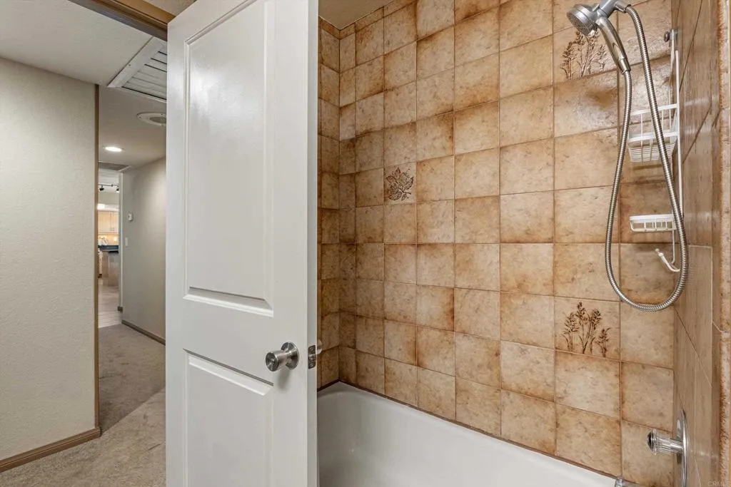 https://cdn.realtyfeed.com/cdn/127/306752566/365b78486027db42d99e70e7f2e822e4.webp