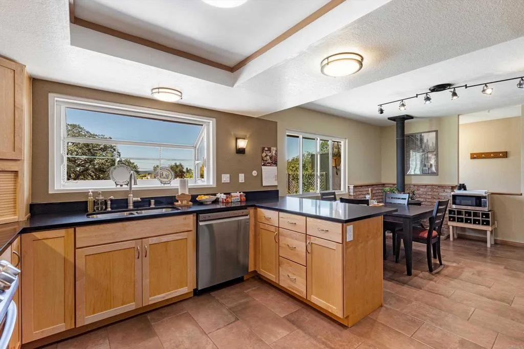 https://cdn.realtyfeed.com/cdn/127/306752566/50c7673ec8913828d6aed60ed3271afb.webp