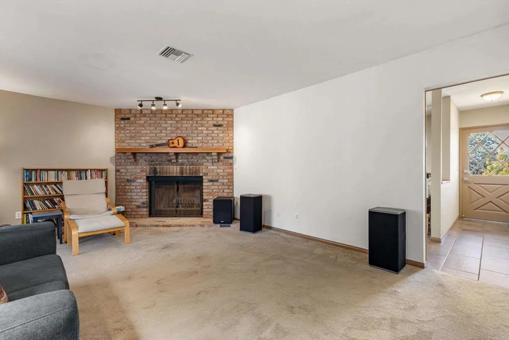https://cdn.realtyfeed.com/cdn/127/306752566/53264050518b91715ae5e0d150edf622.webp