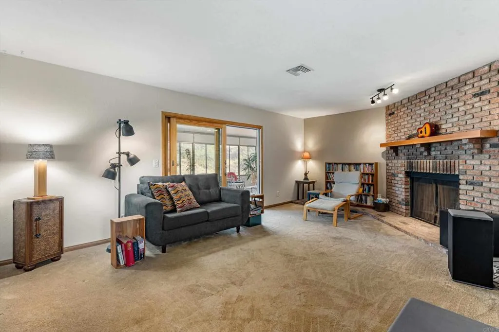 https://cdn.realtyfeed.com/cdn/127/306752566/6ef41e67d1b2903ddd1b433fe74b0236.webp