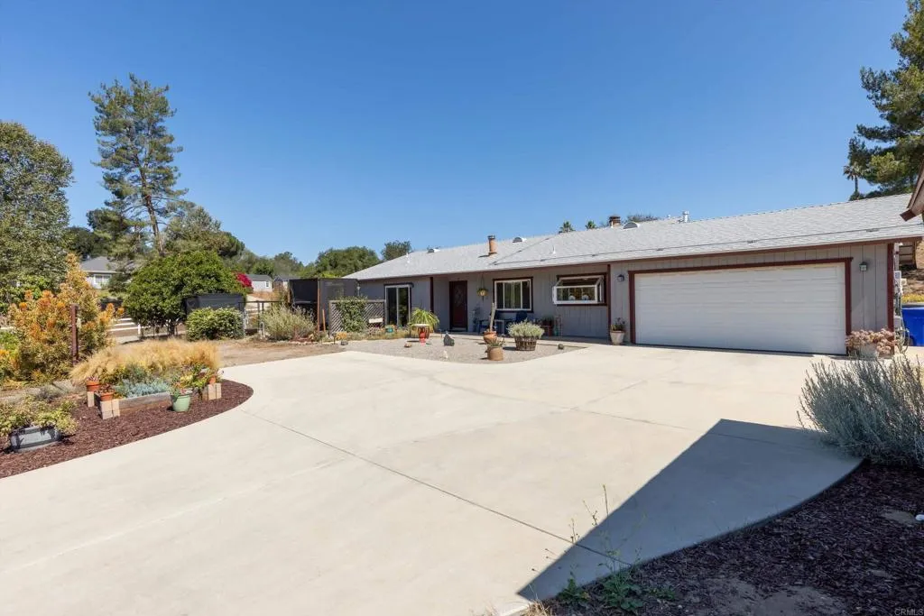 https://cdn.realtyfeed.com/cdn/127/306752566/b7bdd48fc394c7c29cd7ddd03e98545d.webp