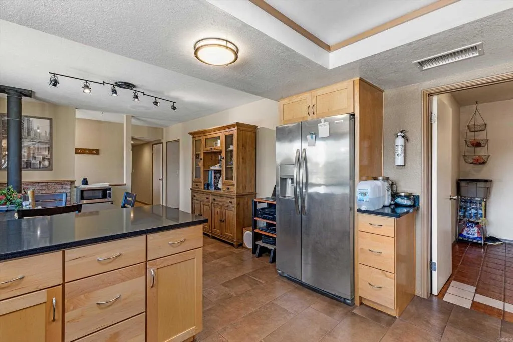 https://cdn.realtyfeed.com/cdn/127/306752566/f2ff4304be32e2d4a4f361bd25d73435.webp
