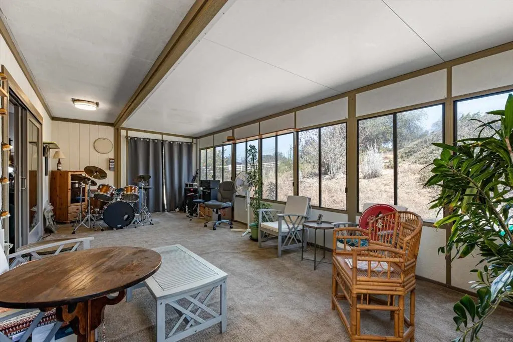 https://cdn.realtyfeed.com/cdn/127/306752566/f9f38e7d32ec20eaf87b2c36812ef8dc.webp