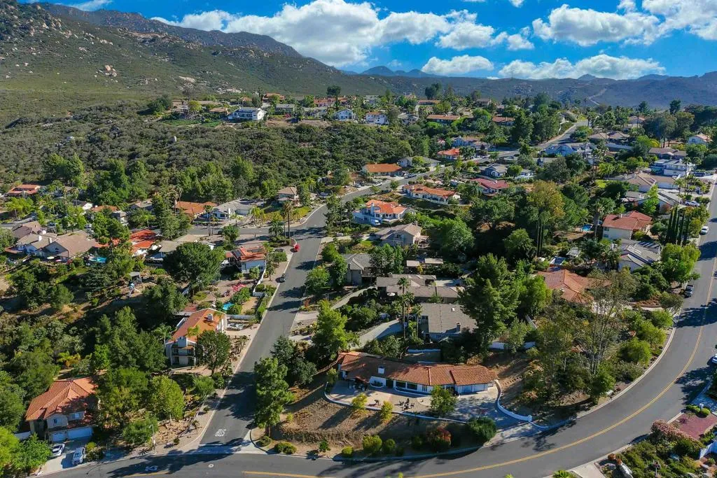 https://cdn.realtyfeed.com/cdn/127/306752571/43da287bc8ba277d7acbb2f632a00c81.webp
