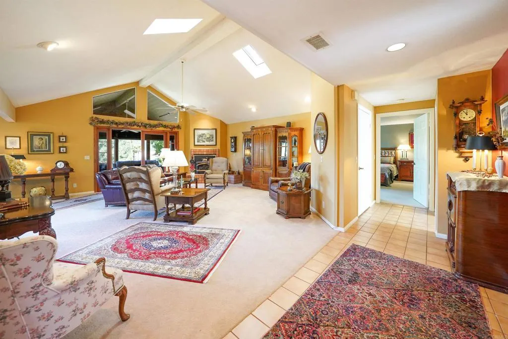 https://cdn.realtyfeed.com/cdn/127/306752571/6342fc8dcc0a9ee1015d2edfc01a12c0.webp