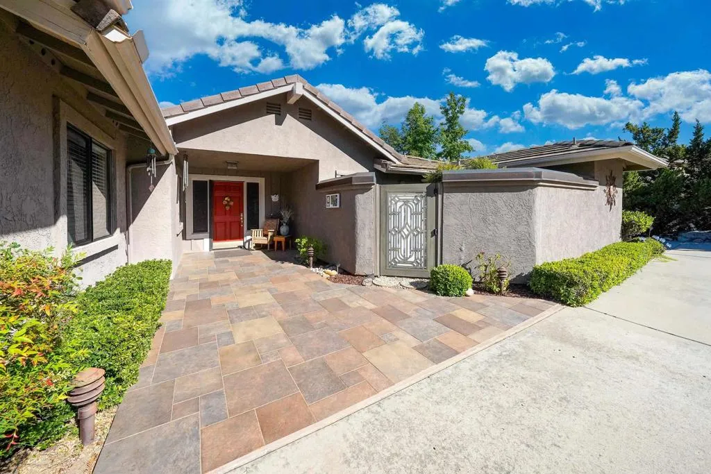 https://cdn.realtyfeed.com/cdn/127/306752571/a699de94004f649bee5b7e02f7a64d27.webp