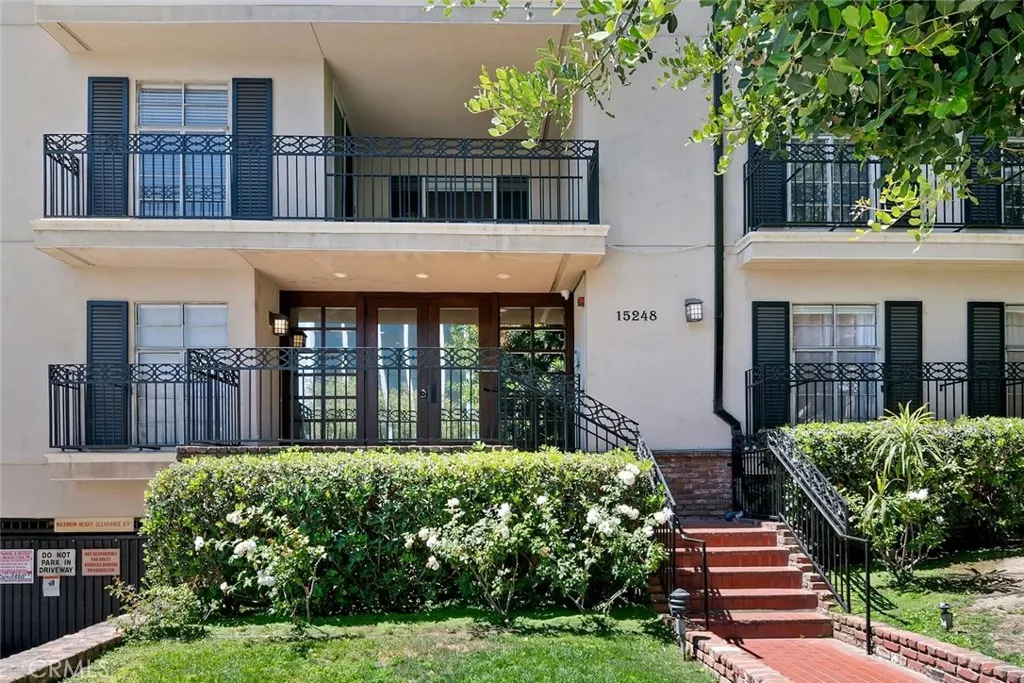 15248 Dickens Street Unit 102, Sherman Oaks, CA 91403 - Main photo, Sherman Oaks, CA