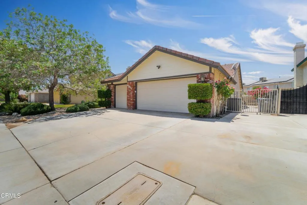 45333 Pickford Avenue, Lancaster, CA 93534 - Photo 4 of 31, Lancaster, CA