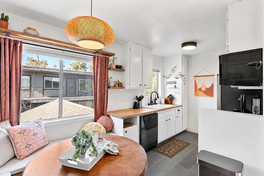 https://cdn.realtyfeed.com/cdn/127/306752586/2f8ae63e19f798cdcc79b118ec1891f1.webp