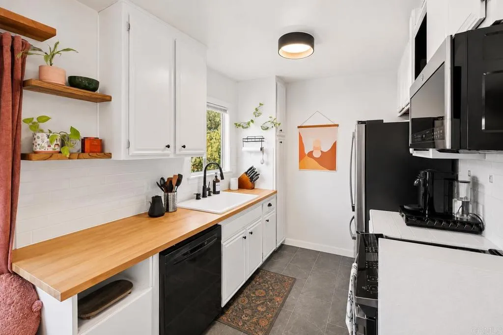 https://cdn.realtyfeed.com/cdn/127/306752586/c7dc4c232d671cbd5ea38c8b8703eccd.webp