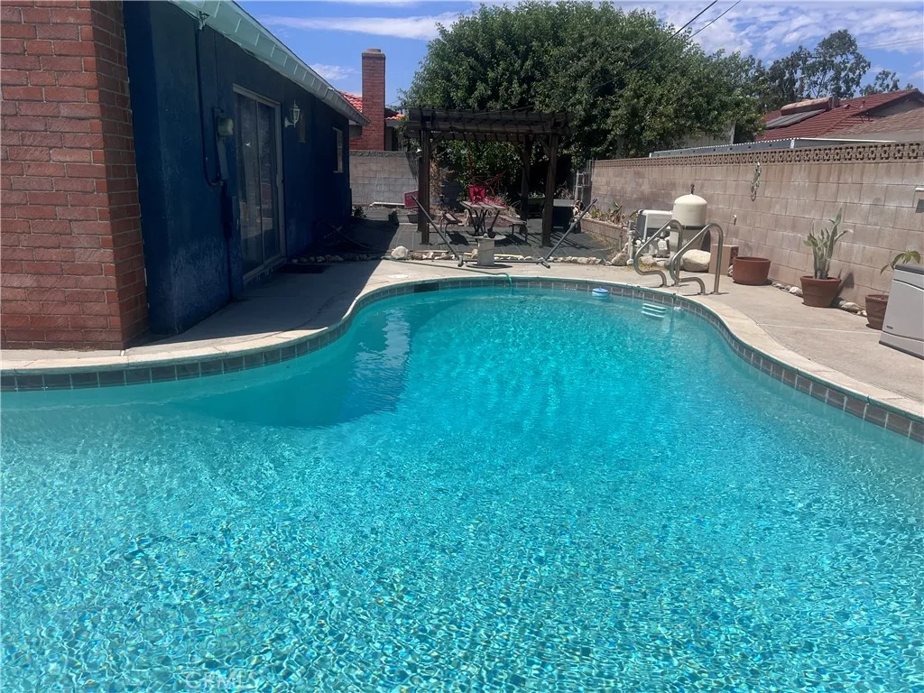 543 N Pampas, Rialto, CA 92376 - Photo 4 of 13, Rialto, CA