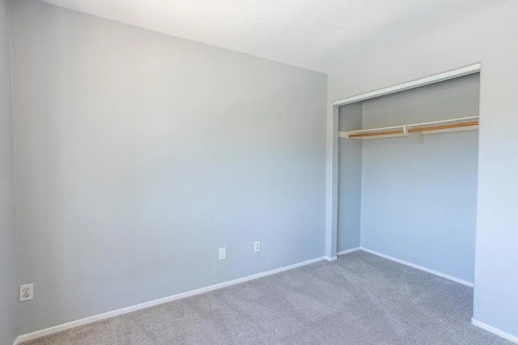 https://cdn.realtyfeed.com/cdn/127/306752589/66e47ebbf32a72b9cc29727d0a2cedcb.webp