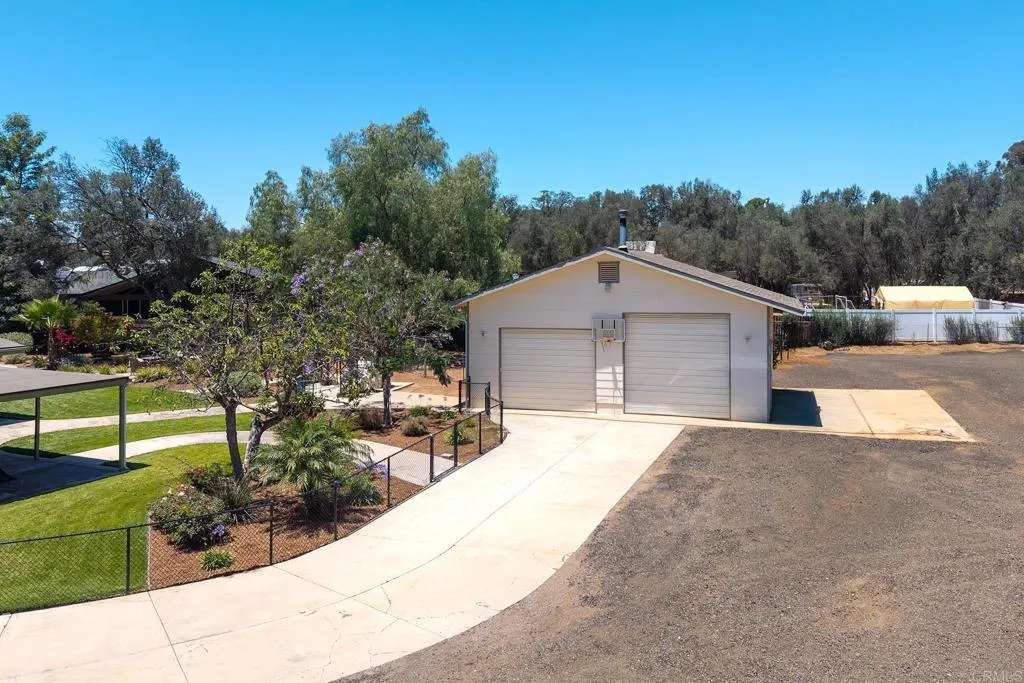 https://cdn.realtyfeed.com/cdn/127/306752608/0c385415a77baddd9f4e1a0a009d31ad.webp