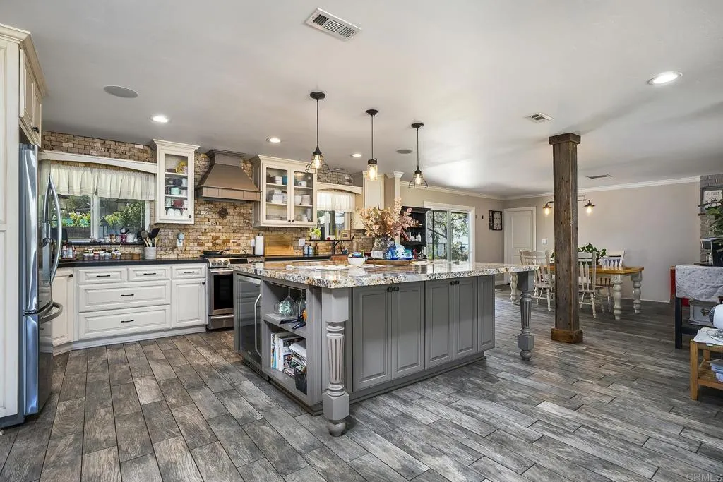 https://cdn.realtyfeed.com/cdn/127/306752608/14e9f15ea507f417e5f63174dd52d7cc.webp