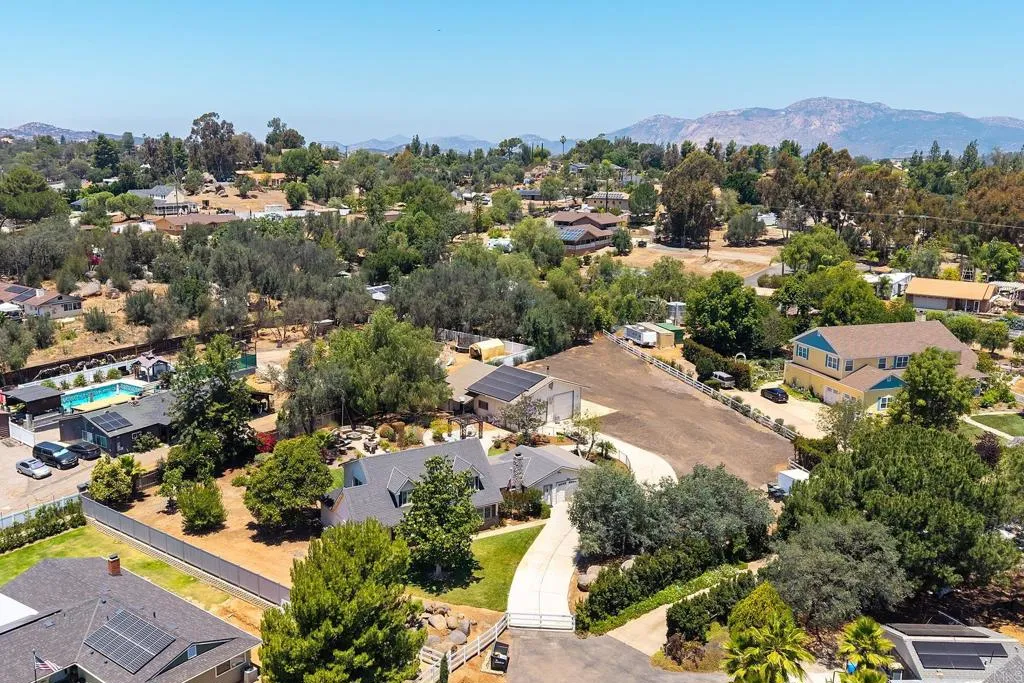 https://cdn.realtyfeed.com/cdn/127/306752608/47481b81b72d50abc2a58f3f44bc63db.webp