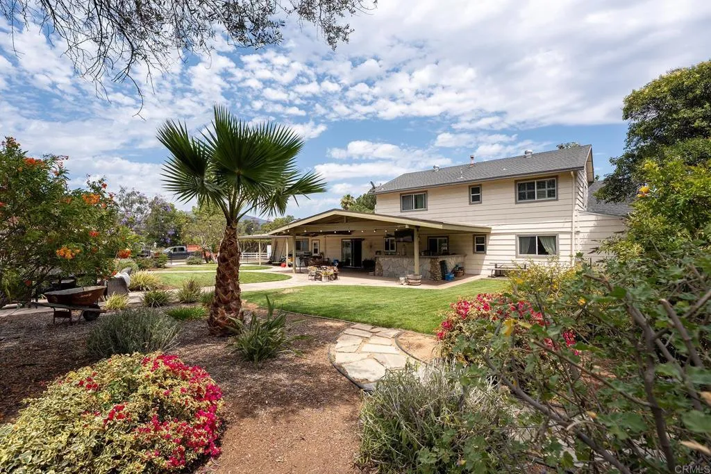 https://cdn.realtyfeed.com/cdn/127/306752608/6d65d40ee16073530548e40977d57c9d.webp
