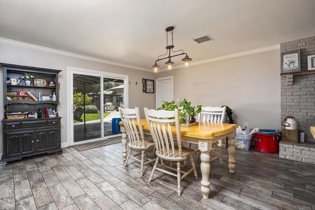 https://cdn.realtyfeed.com/cdn/127/306752608/834dea7cd0ab489cf8a3375ec957ba61.webp
