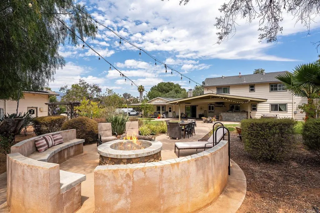 https://cdn.realtyfeed.com/cdn/127/306752608/db1225745195e5ee15c4966faba9fa25.webp